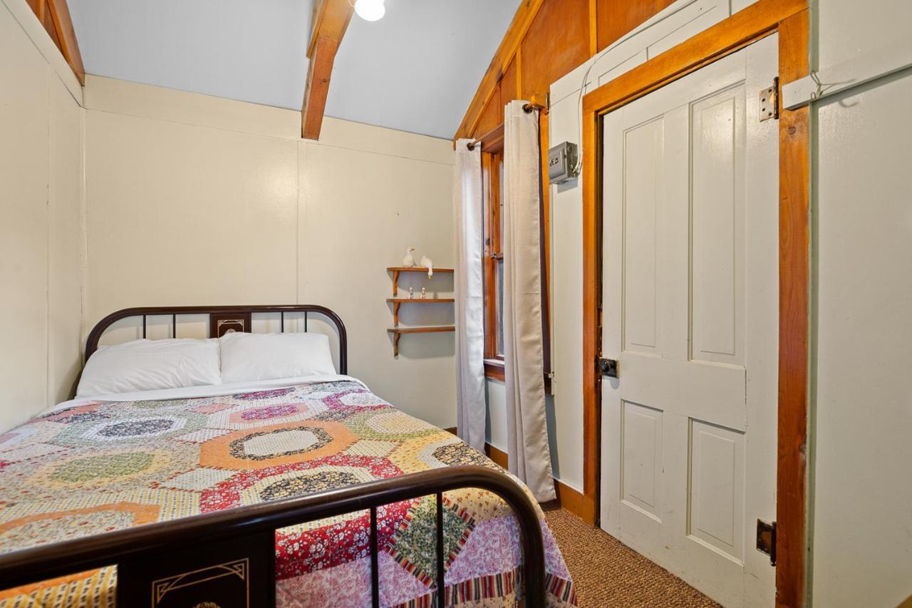Harney Camp Cabins Хилл-Сити Экстерьер фото